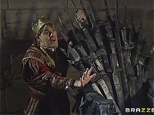 Daenerys Targaryen gets pulverized by Jon Snow on the metal Throne